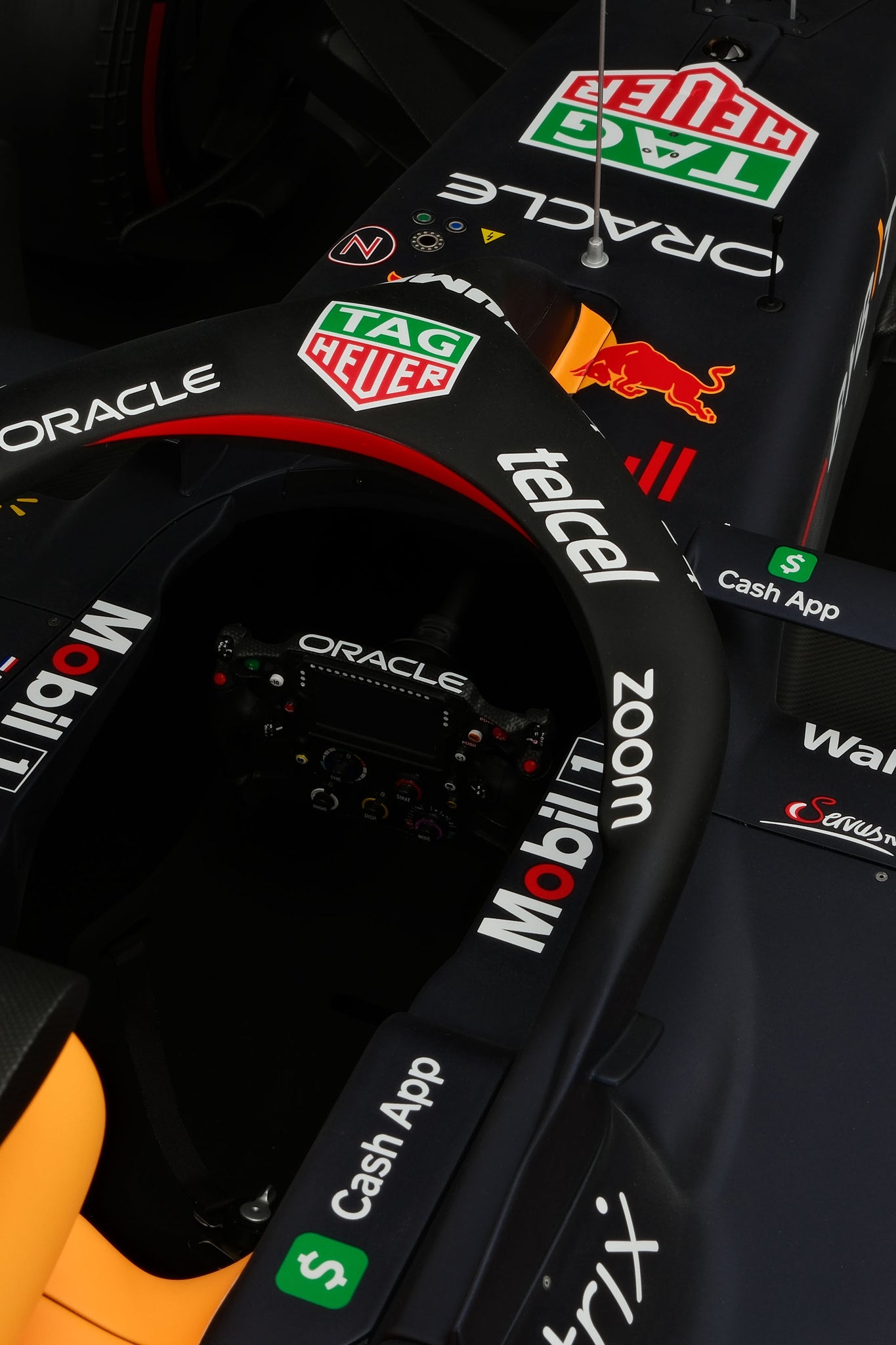 Oracle Red Bull 1:4 スケールのレーシング RB18