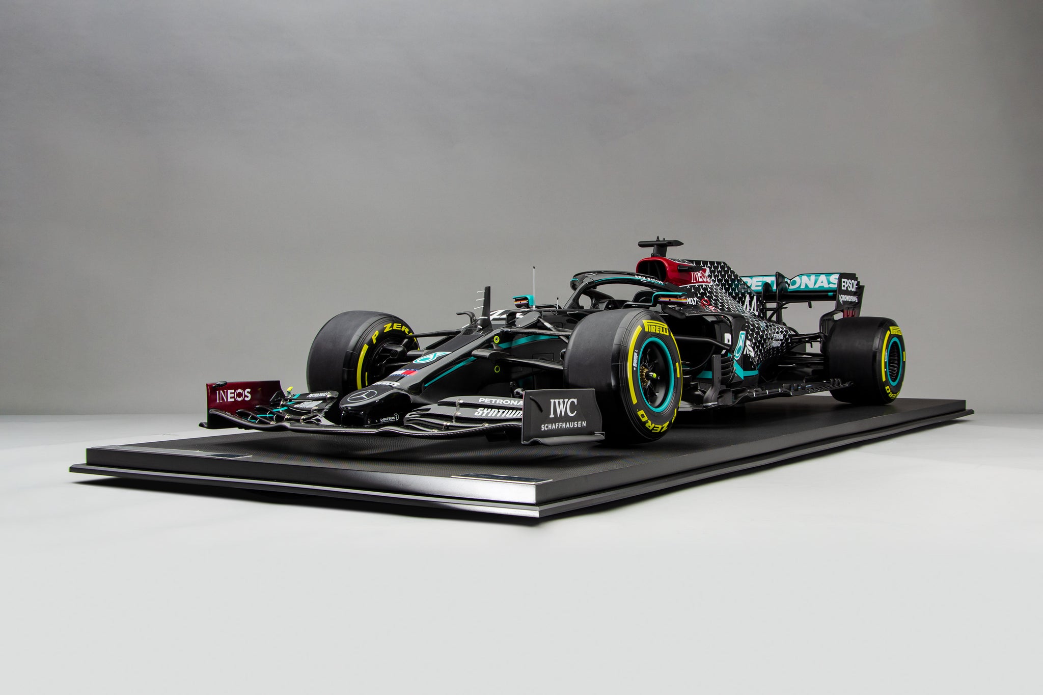 Mercedes-AMG F1 W11 EQ Performance 1:4 スケール モデル (Amalgam Collection)