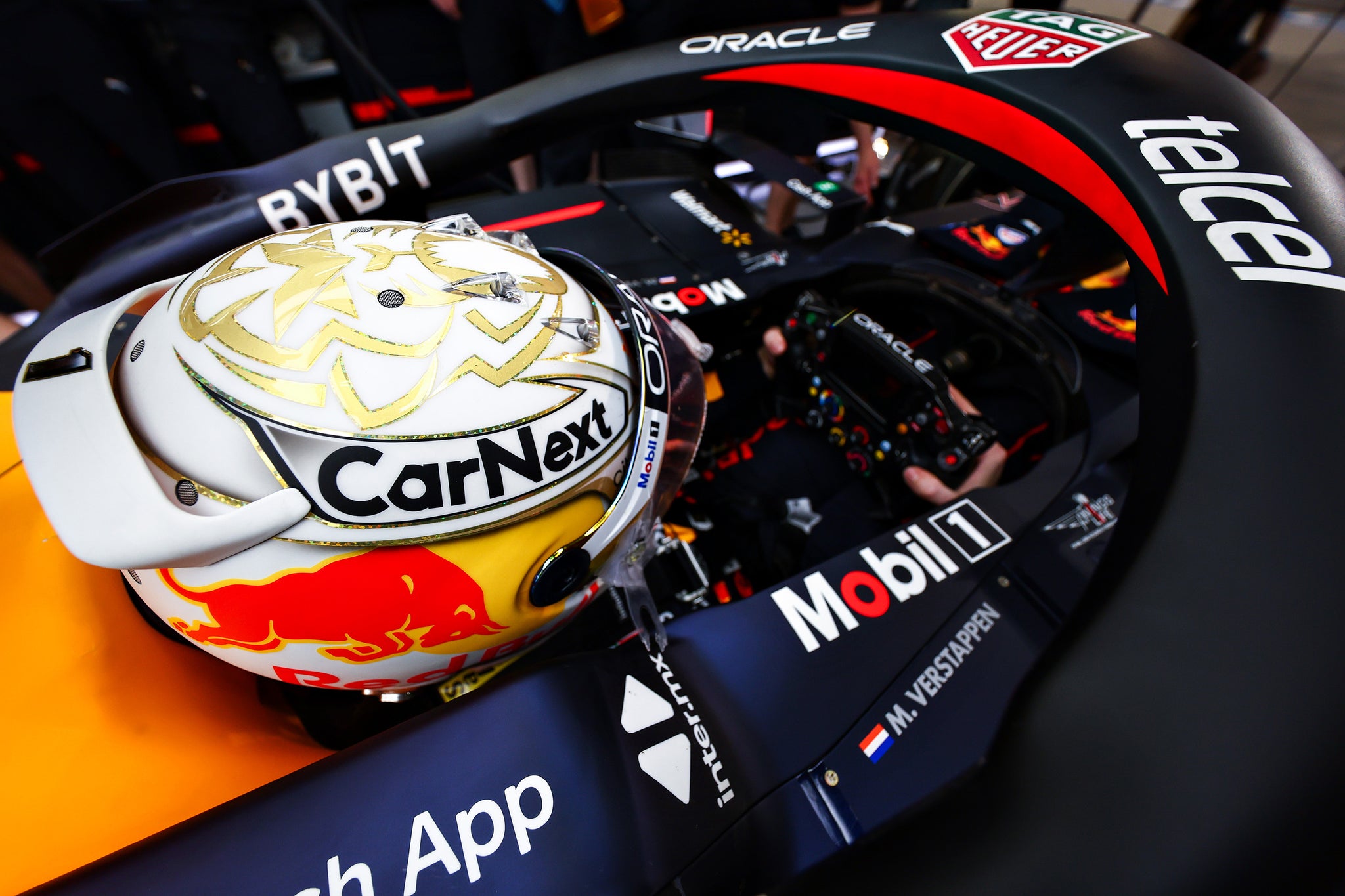 Oracle Red Bull Racing RB18 ステアリング ホイール