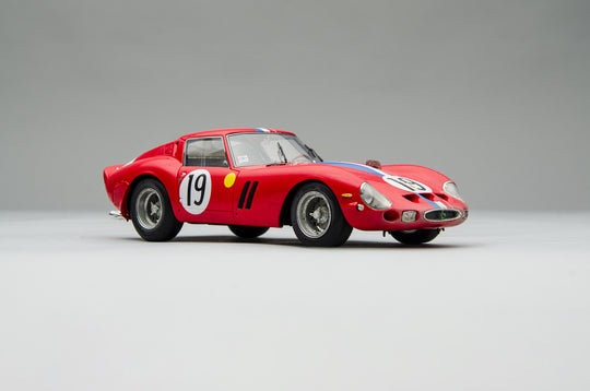 Lot - FERRARI 150 ITALIA Maquette à l'échelle 1/8ème par Amalgam