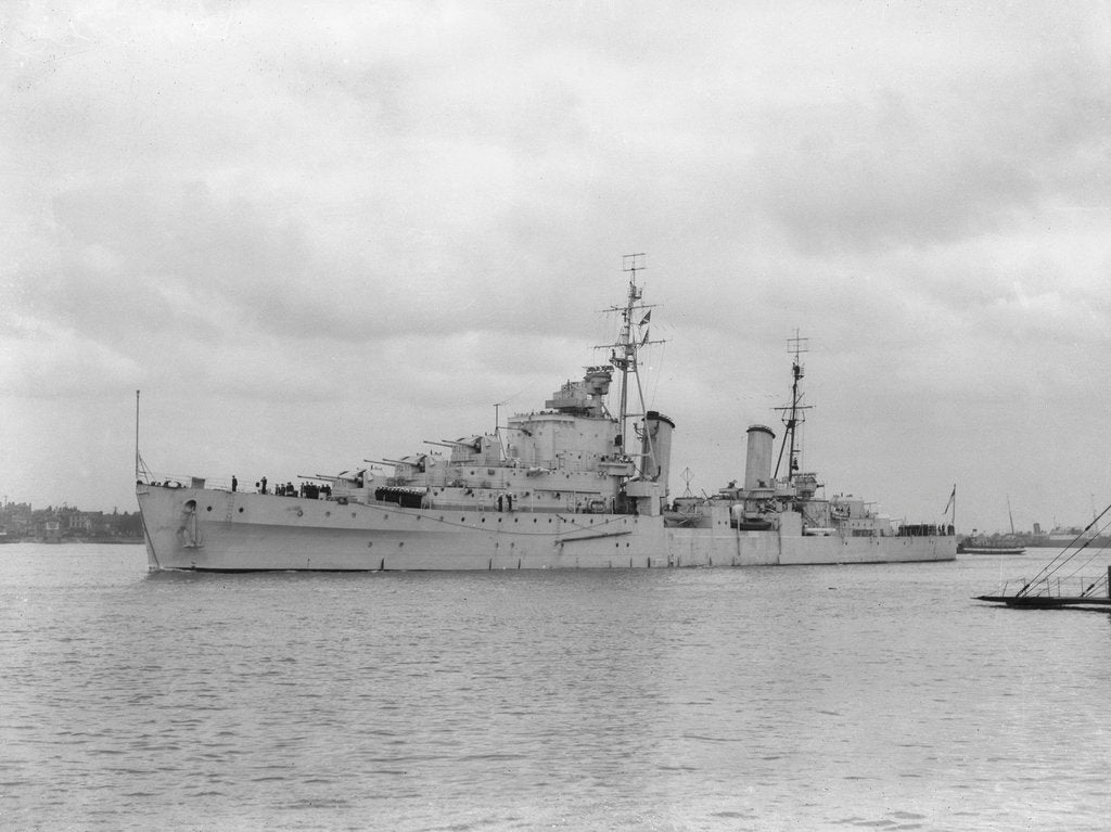 HMS 'Sirius' light cruiser (1940) under way in Portsmouth Harbour ...