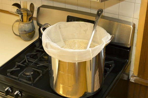 Picture of a kettle on a stove with wort