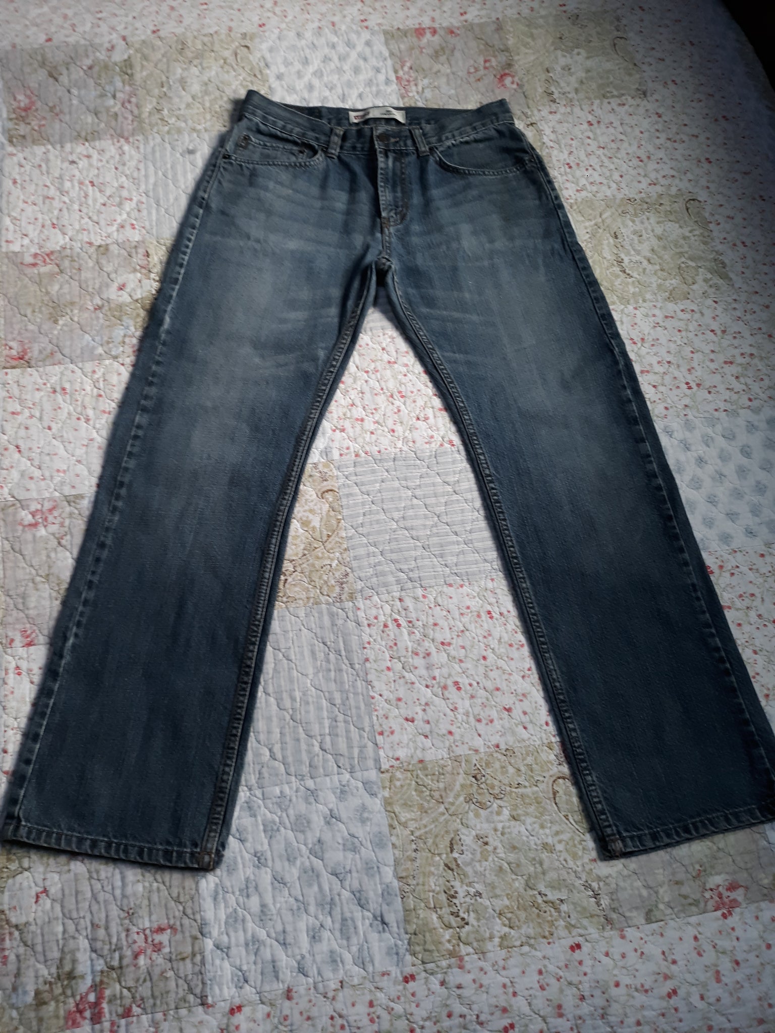 28 men's jeans in women's