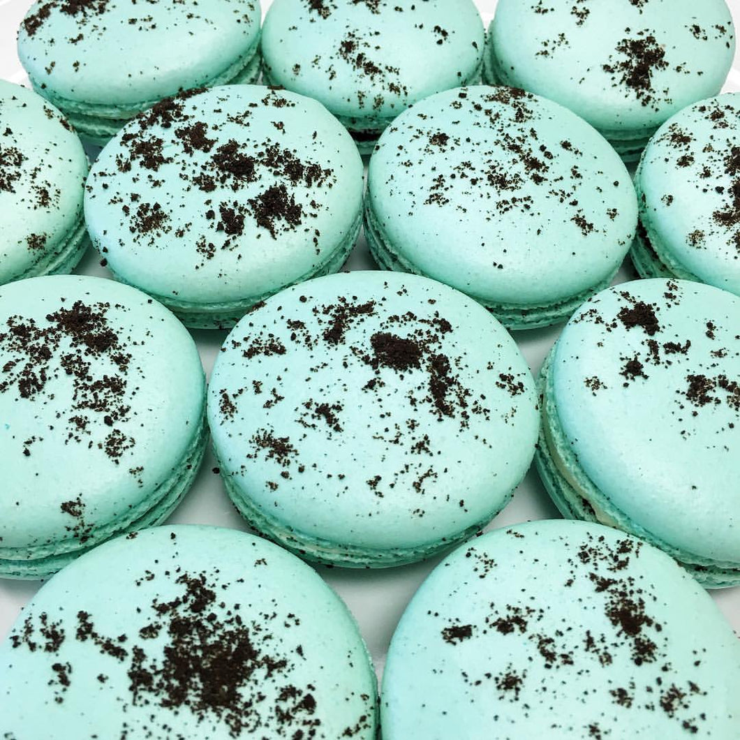 Cookies n Cream Macarons – Artfetti Cakes