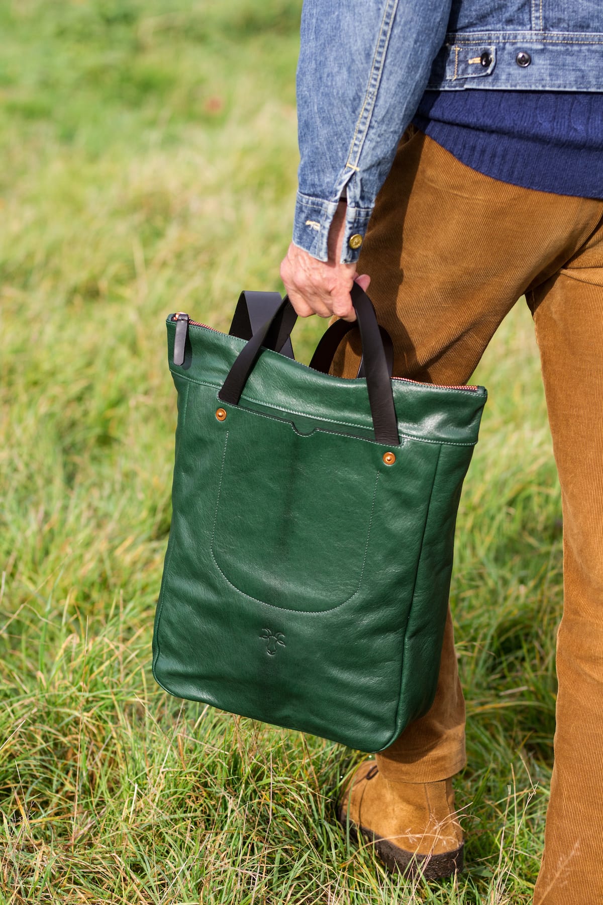 24 functional and stylish work bags for men