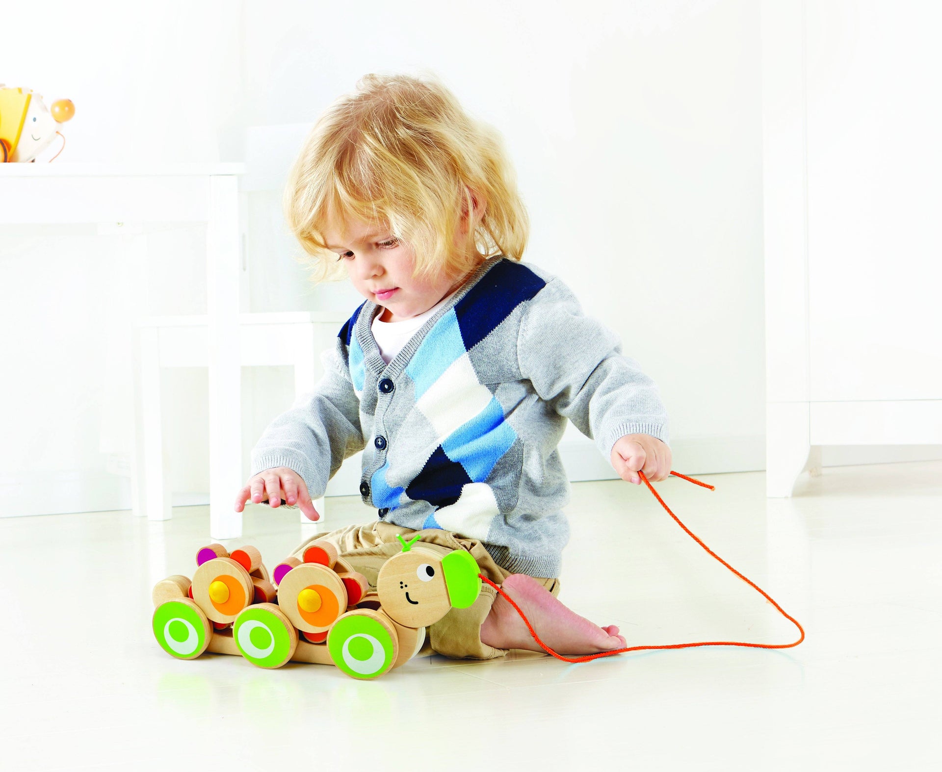 Hape игрушки. Каталка-игрушка Hape Тито. Hape игрушки NBCN 0521. Hape mobile Baby Toy. Каталка Hape птичка.