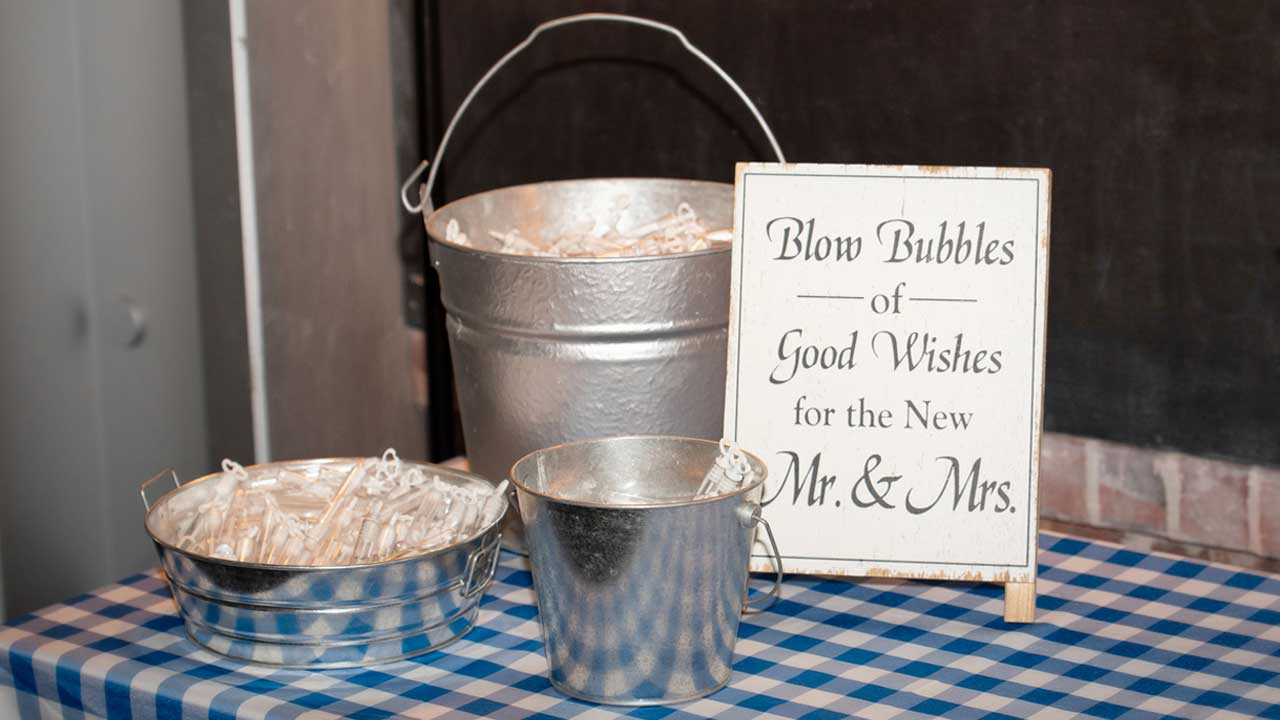 Creative Favor Gifts Ideas for your Wedding or Party - Bubbles | Balsa Circle Blog