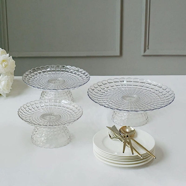 https://cdn.shopify.com/s/files/1/2789/7936/products/balsa-circle-cupcake-stand-3-clear-plastic-cupcake-display-stands-pressed-design-stackable-dessert-pedestals-cake-plst-r009-set-clr-31288363286576_600x600.jpg?v=1676338474