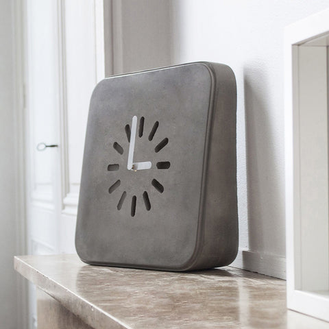 Ome Smart Doorbell loves concrete clock