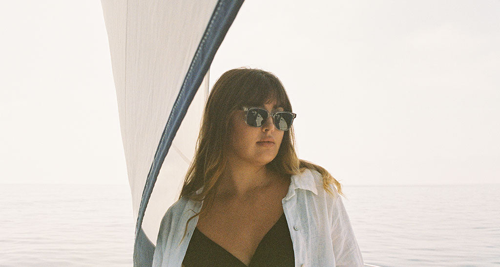 Model wearing the Cascade on a boat in the smoke grey color