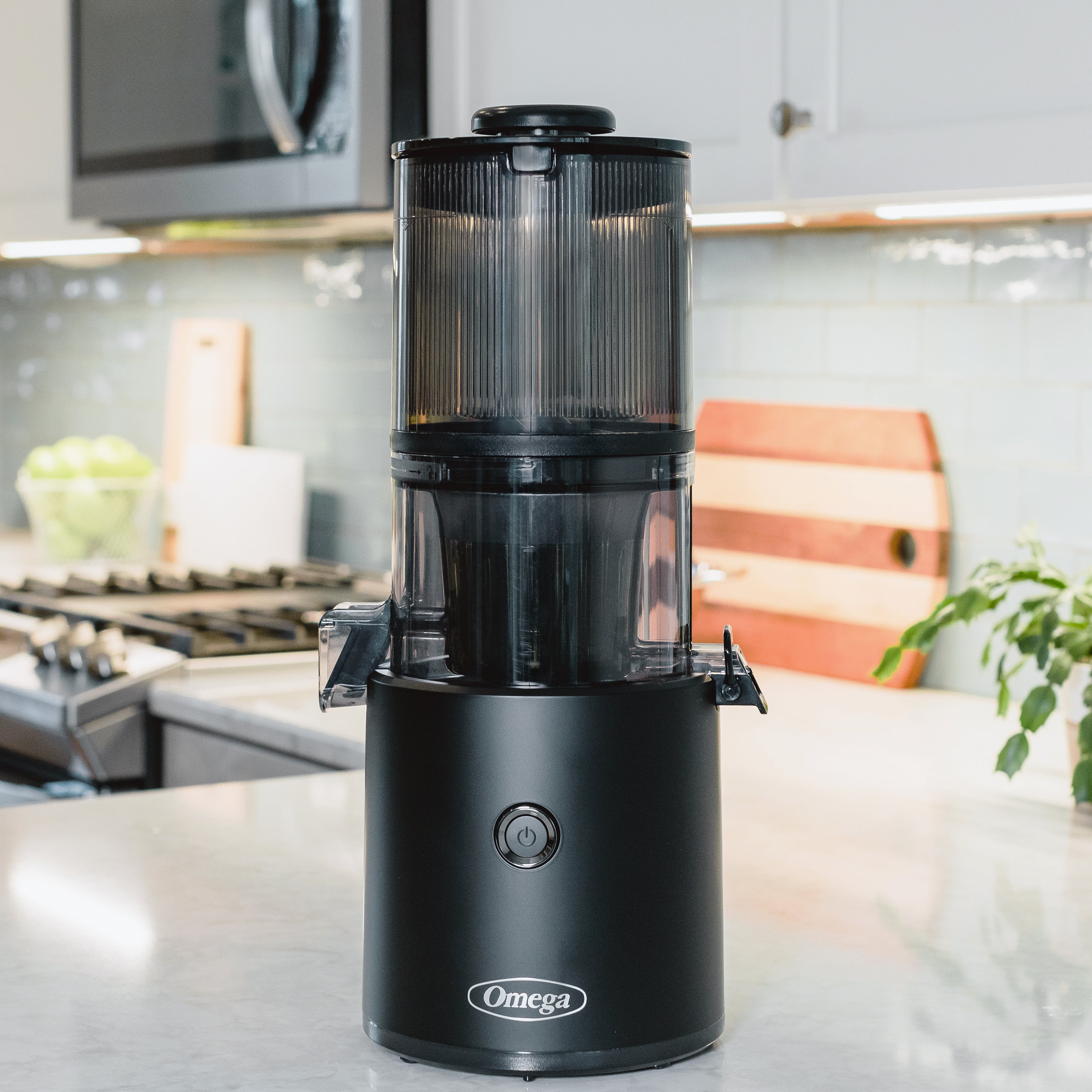 Omega Effortless™ Batch Juicer, 2L Capacity, in Black (JC2022BK11)