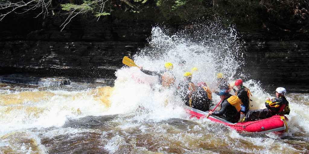 adrenaline descente en rafting haute en émotions fortes