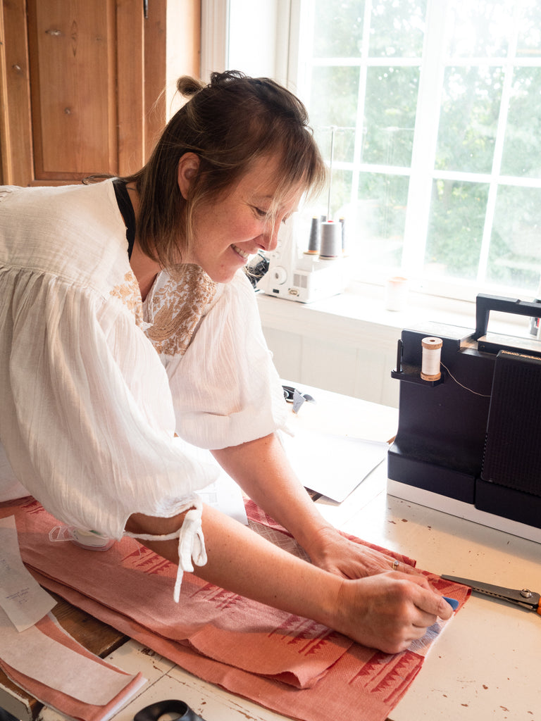 Merete making the Sigrid skirt from an old table cloth