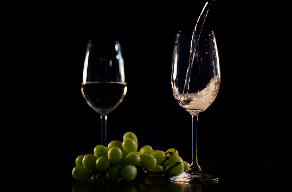 Verres de dégustation de vin blanc et rouge d'AOC Cheverny et Cour-Cheverny - La Cave Coopérative des Vignerons de Mont-Près-Chambord