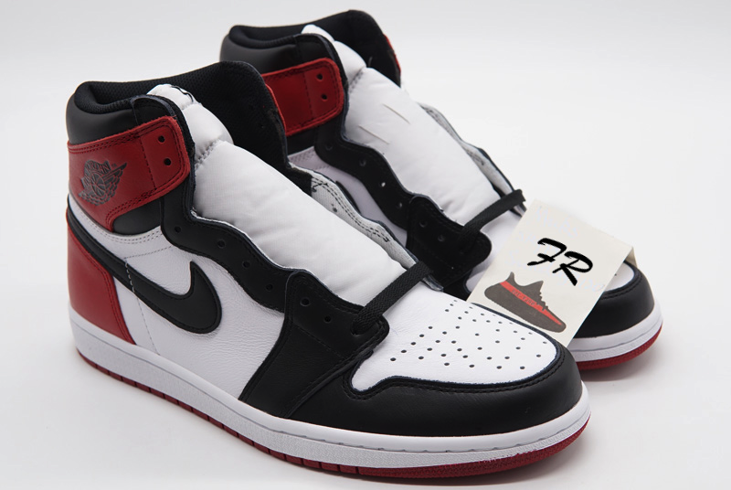 Air Jordan 1 retro high OG Black Toe 