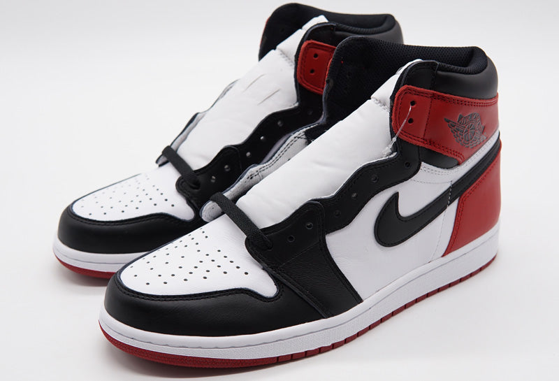 Air Jordan 1 retro high OG Black Toe 