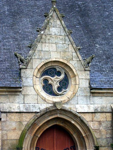 Triskel sur les fenêtres d’église