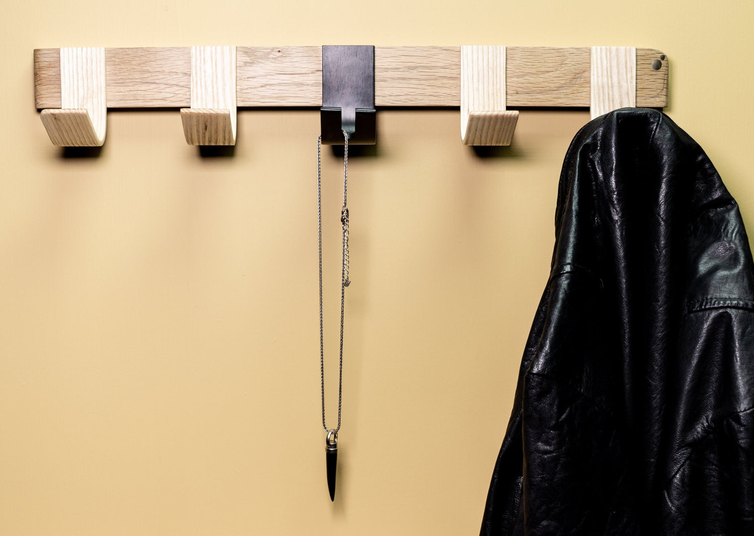Premium Ebony Coat Rack With Key Storage - NOIR.DESIGN