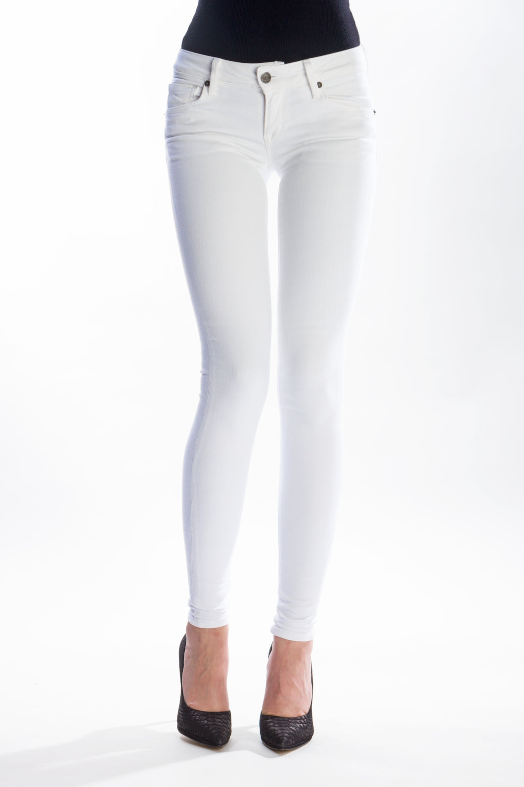 MEREDITH IN WHITE – Sebastian McCall Jeans