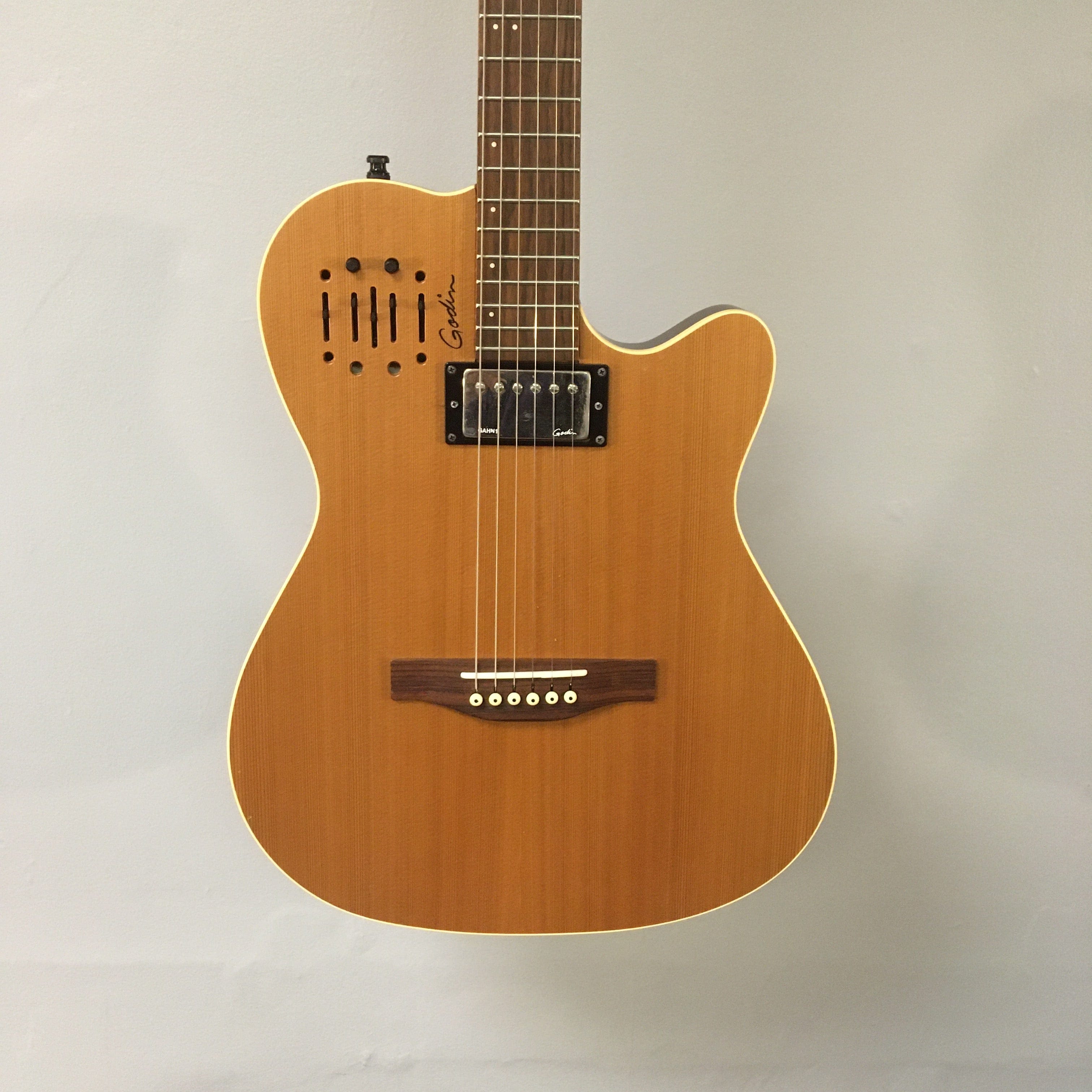 Godin A6 Ultra Natural SG w/Case