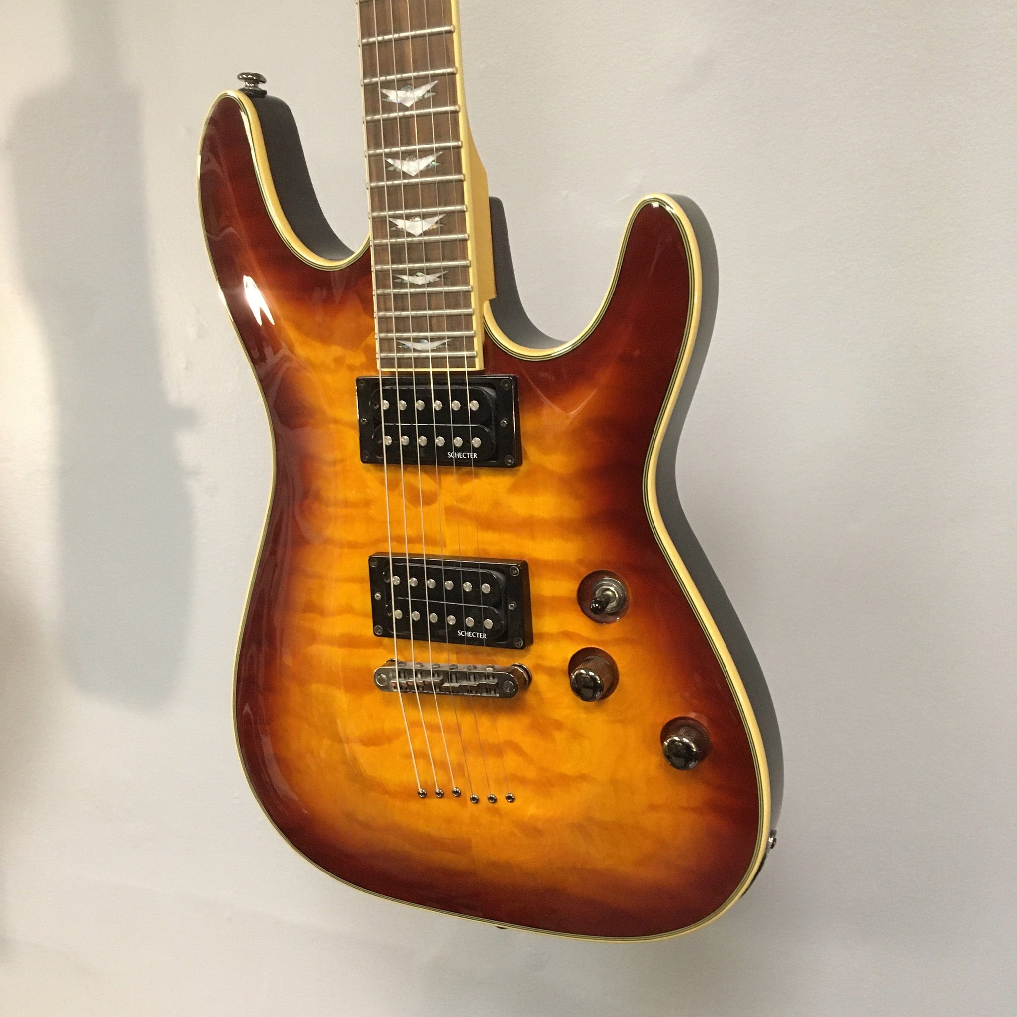 Schecter Omen Extreme-6 Vintage Sunburst Used