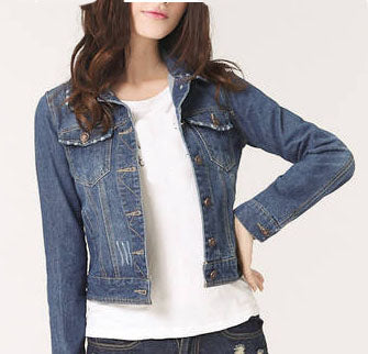 Jacheta din denim, vintage, model de dama, o geaca de blugi scurta, pe corp, cu maneca lunga, jacheta jeans