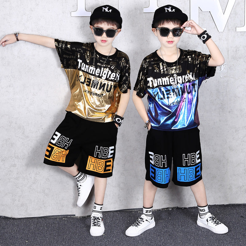 

Costum strălucitor de hip-hop de vară pentru băieți din 2 piese, tricou cu mânecă scurtă cu imprimeu cool + pantaloni scurți cu talie elastică