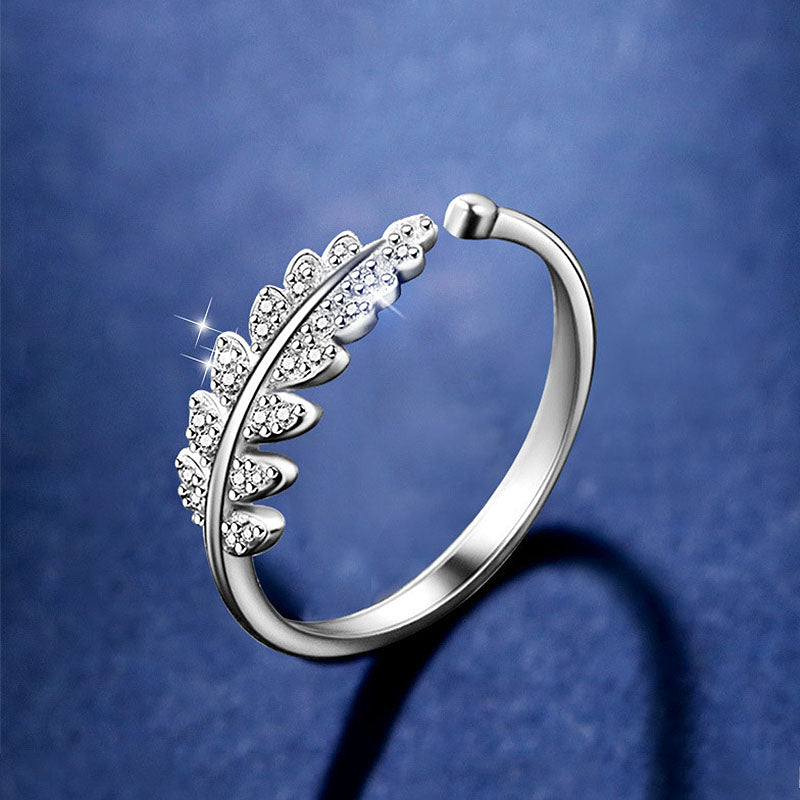 Inel modern, simplu, cu design deschis in forma de floare, un inel de dama cu personalitate, o bijuterie cu motiv floral potrivita pentru nunta, casatorie