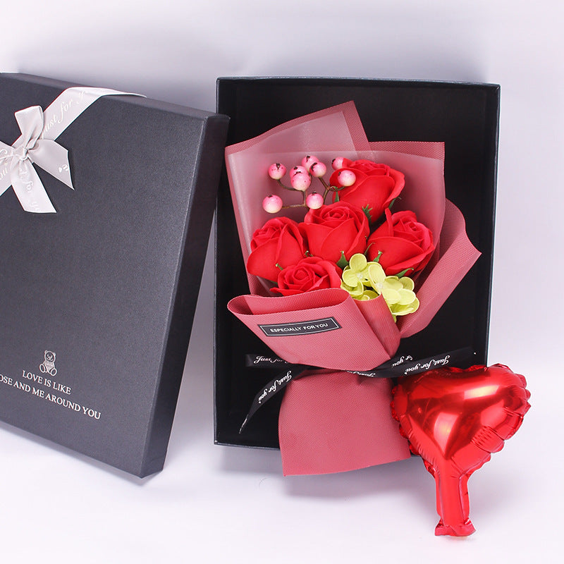 

Set cadou format din șapte trandafiri din săpun, cu balon în formă de inimă, pentru Crăciun sau Ziua Îndrăgostiților