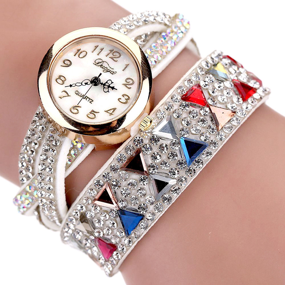 Ceas de mana pentru femei si fete, cu bratara din piele poliuretanica, PU, cu strasuri de diamant colorate, un ceas casual, cu cadranul mic, rotund si plat