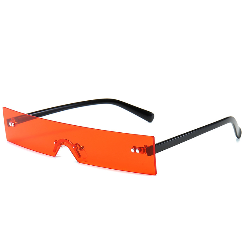 

Ochelari de soare moderni, model nou rectangular, moda străzii, o pereche de ochelari subțiri