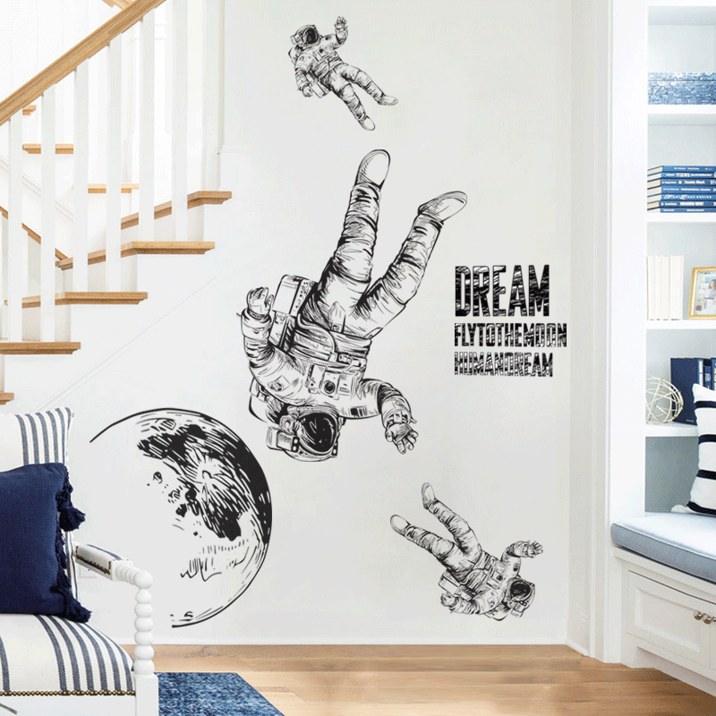 Decoratiune interioara pentru dormitor sau sufragerie, sticker pentru perete in forma de astronaut, 2 bucati cu dimensiunile 45*60 cm