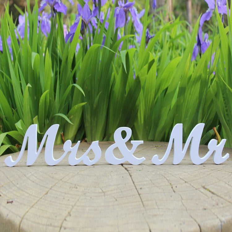 Ornamente pentru nunta, cu litere mari, inscriptionate Mr. & Mrs.