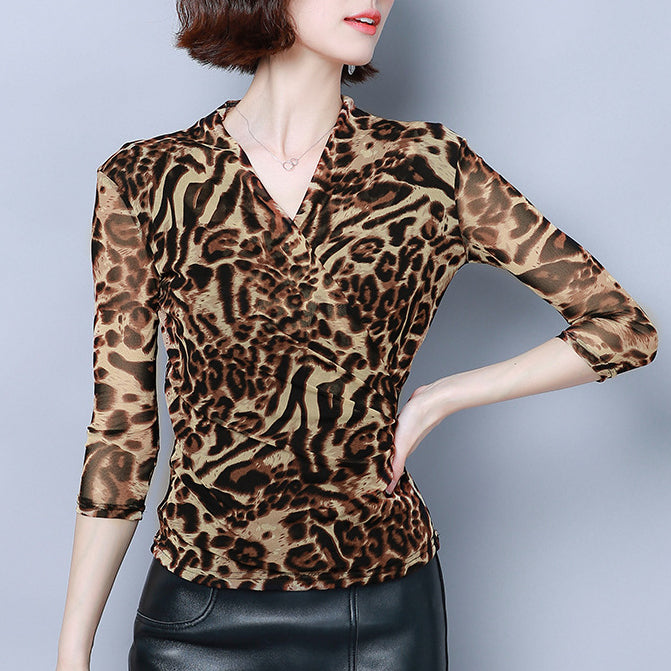 Bluza cu imprimeu leopard pentru femei, croiala slim ?i decolteu in V, bluza parte peste parte din material elastic, cu maneca trei sferturi