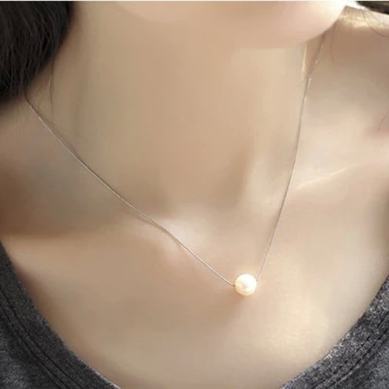 Lant scurt, la nivelul claviculei, cu margea tip perla, o bijuterie fashion cu pandativ in forma de margea pentru femei