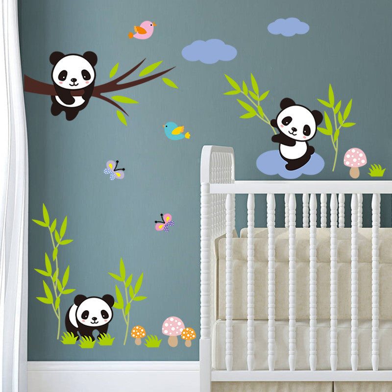 1 sticker decorativ pentru camera copilului, cu desen cu ursulet panda si pasarele intr-o padure de bambus, decoratiune cu animale care se lipeste pe perete