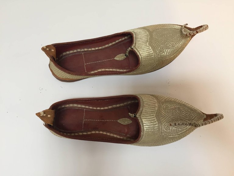 Turkish Leather Shoes with Gold Embroidered - E-mosaik
