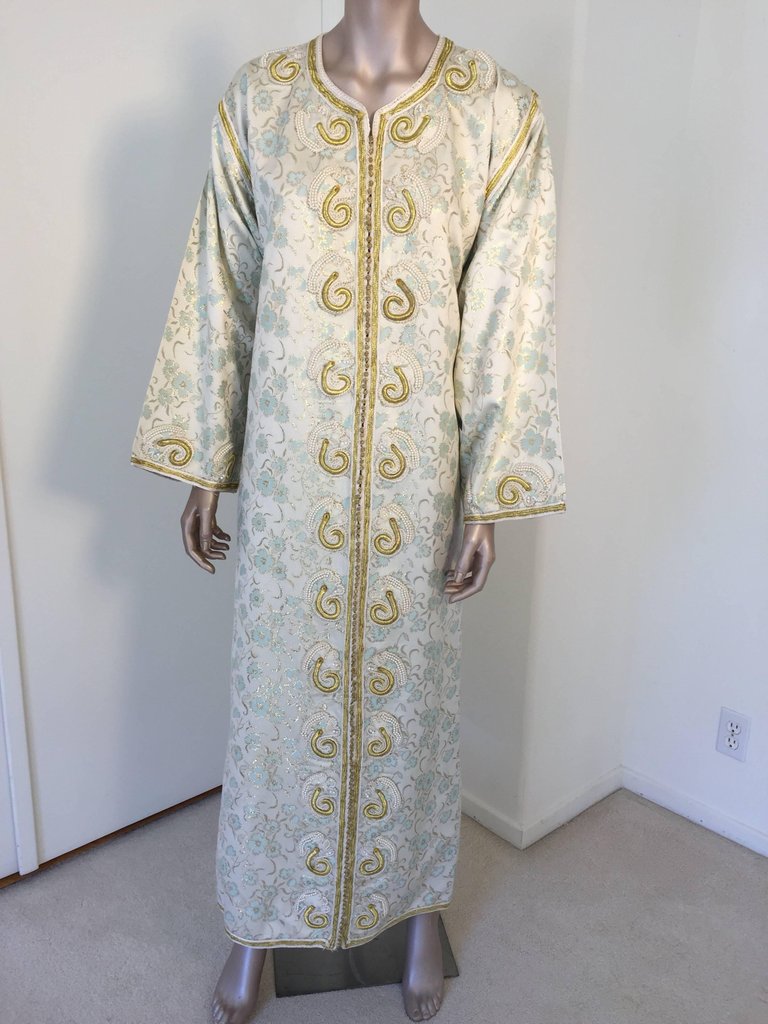 white and gold moroccan kaftan
