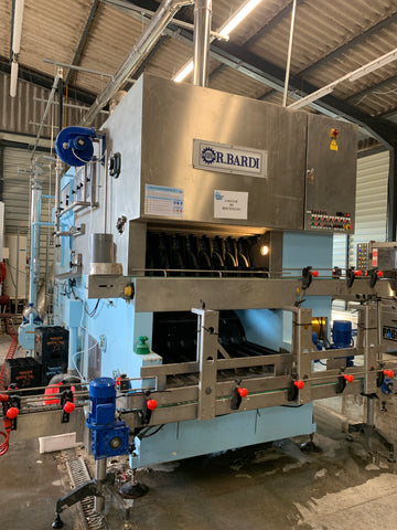 La machine pour laver les bouteilles consignées 