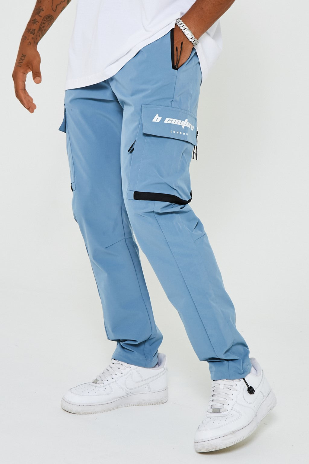 Image of King Street Tapered Cargo Woven Pants - Blue