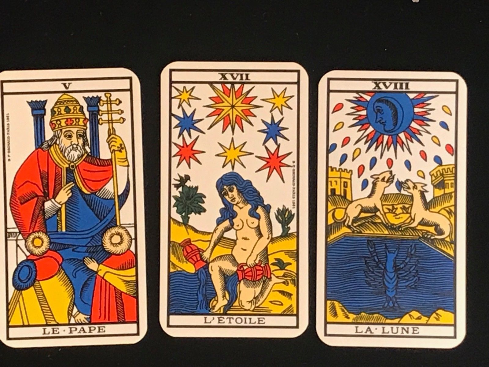Tarot de Marseille: Tarot de Marseille là một trong những bộ tarot cards cổ điển và nổi tiếng nhất trên thế giới. Nếu bạn đang tìm kiếm kiến thức về tarot, đây là lựa chọn hoàn hảo để khám phá thế giới tarot. Hãy trải nghiệm về một trong những tarot cards đem lại những thông điệp sâu sắc nhất.