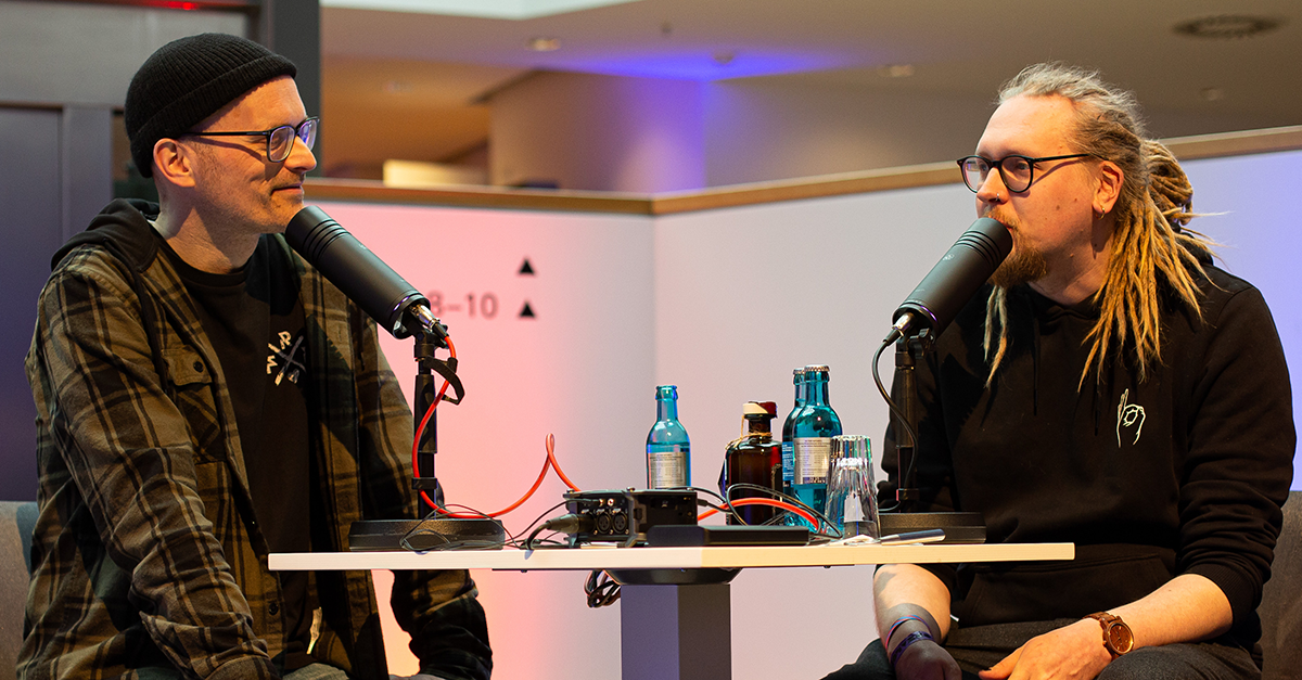 Alexander Schröder and Simon Erichsen sit at a table for an interview