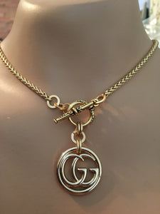 gucci logo chain