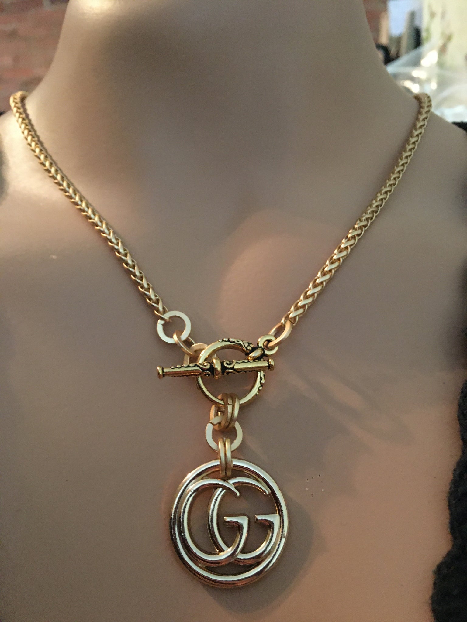 gucci button necklace