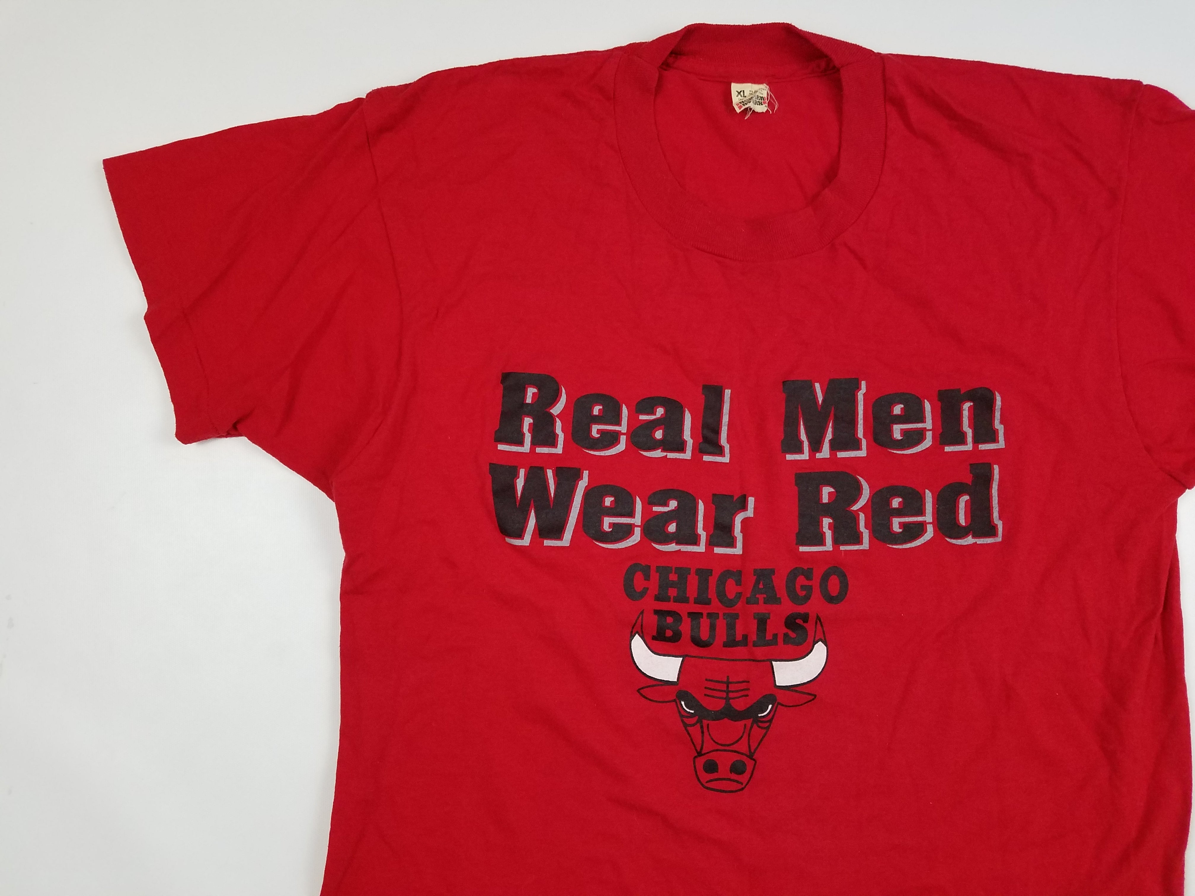 red chicago bulls shirt