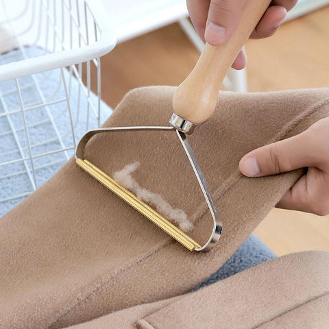 lint remover collects lint from clothes