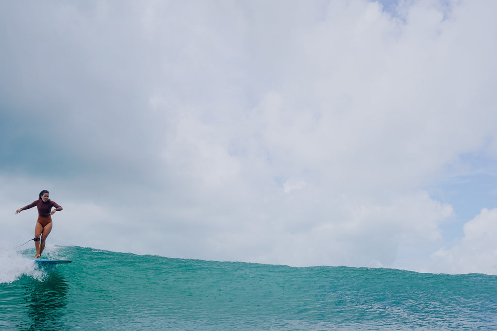9月 水着 メンタワイ諸島 インドネシア レディース サーフィン