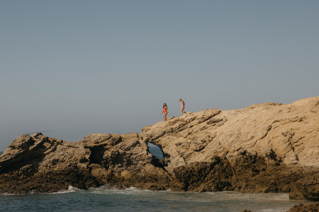 SEPTEMBER サーフ水着 カリフォルニア海岸女性モデル