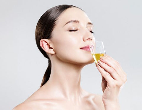 Drinking liquid collagen helps supporting skin rejuvenation and reverse aging