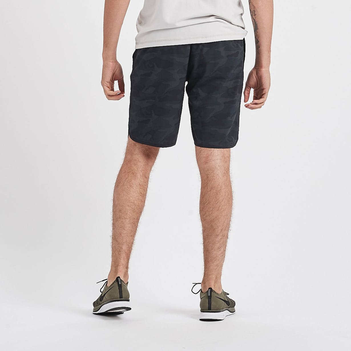 Vuori Banks Short - Black Camo